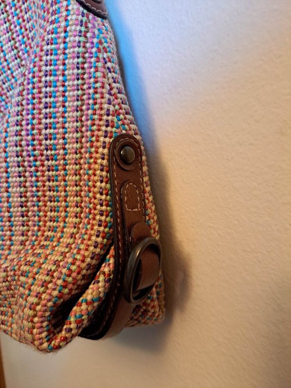 Vintage Fossil Key Earthtones woven hobo shoulder bag w/colorful striped pattern - Picture 3 of 13
